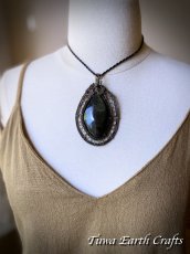 画像10: 石全長5.8cm超特大【魔除け・厄除け・積極性アップ】メキシコ産 高品質ゴールドシーン オブシディアンネックレス ペンダント ゴールデンオブシディアン 黒曜石 ハンドメイド 手仕事 渦巻き・スパイラル ワイヤーアート 天然石パワーストーン 縁切り お守り ネックレス マクラメアクセサリー ヒーリング　エスニック・トライバル アンティーク・ヴィンテージ風 (10)