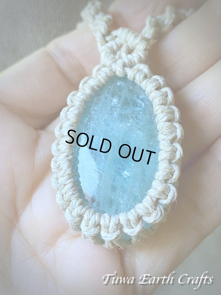 画像15: キラキラ♪ 大ぶり高品質アクアマリン ネックレス チョーカー ペンダント シンプル＆ナチュラル 1点もの★地球と身体に優しいヘンプ素材 無染色 麻紐 生成り ナチュラル天然素材オーガニックファッション  ハンドメイドお守り天然石ヒーリングストーン マクラメアクセサリー (15)