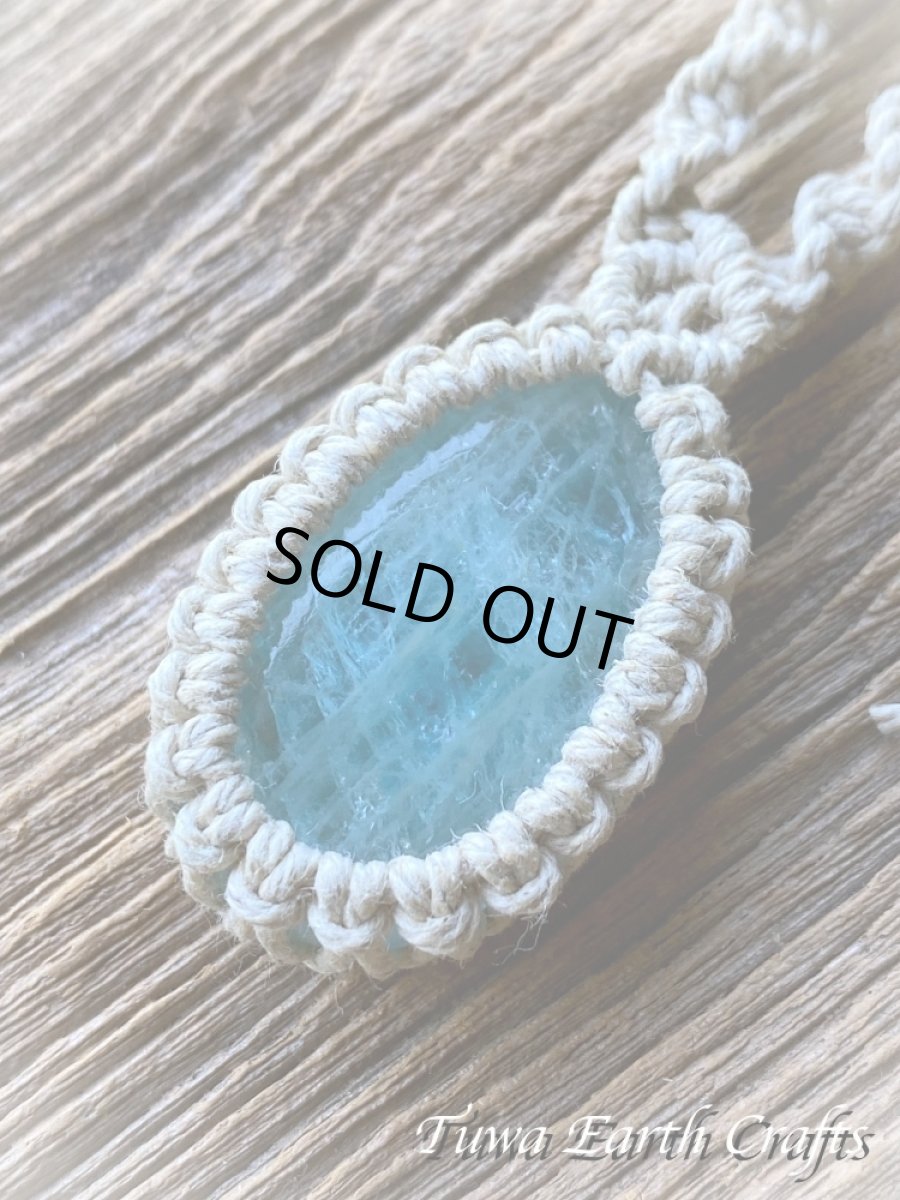 画像11: キラキラ♪ 大ぶり高品質アクアマリン ネックレス チョーカー ペンダント シンプル＆ナチュラル 1点もの★地球と身体に優しいヘンプ素材 無染色 麻紐 生成り ナチュラル天然素材オーガニックファッション  ハンドメイドお守り天然石ヒーリングストーン マクラメアクセサリー (11)