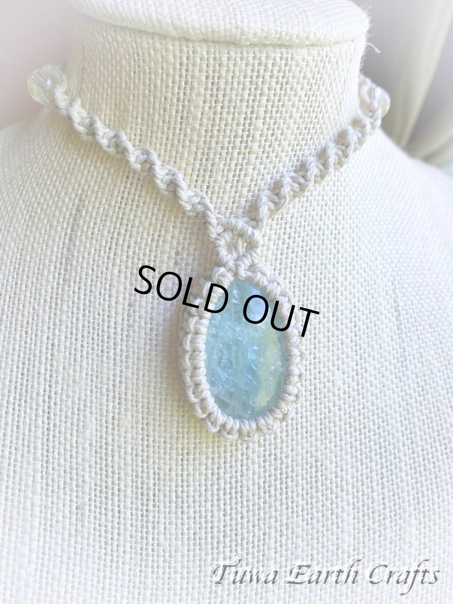 画像20: キラキラ♪ 大ぶり高品質アクアマリン ネックレス チョーカー ペンダント シンプル＆ナチュラル 1点もの★地球と身体に優しいヘンプ素材 無染色 麻紐 生成り ナチュラル天然素材オーガニックファッション  ハンドメイドお守り天然石ヒーリングストーン マクラメアクセサリー (20)