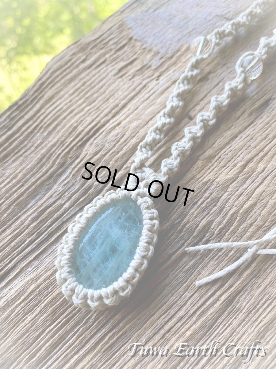 画像13: キラキラ♪ 大ぶり高品質アクアマリン ネックレス チョーカー ペンダント シンプル＆ナチュラル 1点もの★地球と身体に優しいヘンプ素材 無染色 麻紐 生成り ナチュラル天然素材オーガニックファッション  ハンドメイドお守り天然石ヒーリングストーン マクラメアクセサリー (13)