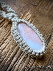 画像9: 地球と身体に優しいヘンプ素材🌿【浄化・ヒーリング・瞑想】大ぶり高品質スコレサイト　ペンダント/ネックレス*シンプル＆ナチュラル*ヒーリング天然石パワーストーン*ハンドメイド　マクラメ編みアクセサリー　お守りヒーリングストーン (9)