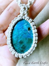 画像15: 石全長4.2cm大ぶり 高品質クリソコラ ヘンプ ペンダント／ネックレス＊シンプル＆ナチュラル 生成り　地球と身体に優しいヘンプ 麻紐 ナチュラル天然素材  パワーストーン 天然石ハンドメイド マクラメアクセサリー オーガニックファッション (15)