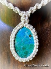 画像19: 石全長4.2cm大ぶり 高品質クリソコラ ヘンプ ペンダント／ネックレス＊シンプル＆ナチュラル 生成り　地球と身体に優しいヘンプ 麻紐 ナチュラル天然素材  パワーストーン 天然石ハンドメイド マクラメアクセサリー オーガニックファッション (19)