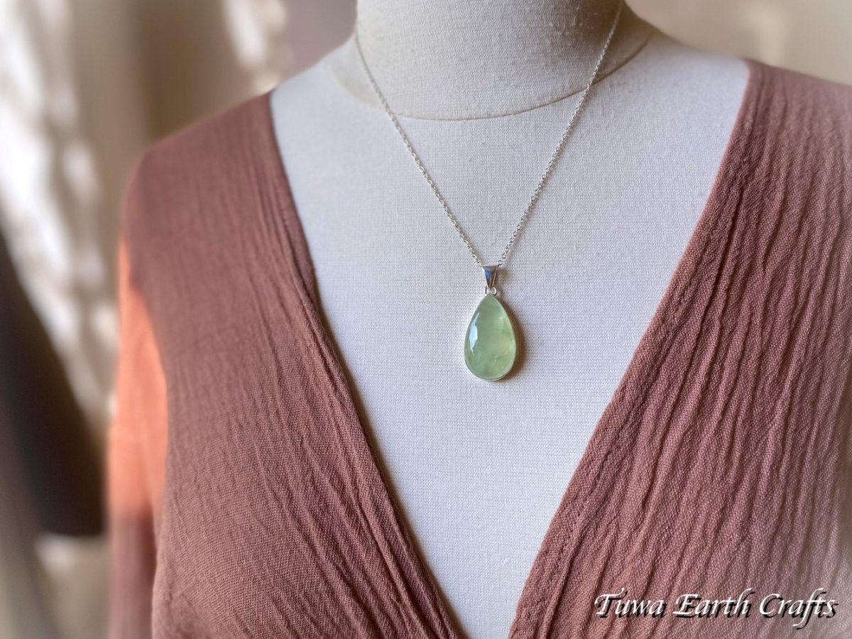画像6: 【決断力アップ・自然との繋がり】ぷっくり雫型 高品質プレナイト ペンダントトップ  パワーストーン 天然石 ヒーリングストーンジュエリー　ハンドメイド お守り アクセサリー (6)