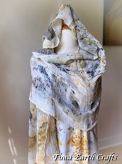 画像4: 薬草・草木染めエコプリント x ふわふわメキシココットン 大判ショール 手染めボタニカルダイ 押し花染め 自然派ナチュラルファッション＊ストール/巻きスカート/羽織り*ハンドメイド 薬草魔女 天然染料 天然素材 冷房対策 日除け プレゼント ギフト スカーフ  (4)