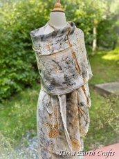 画像18: 薬草・草木染めエコプリント x ふわふわメキシココットン 大判ショール 手染めボタニカルダイ 押し花染め ナチュラルファッション＊ストール/巻きスカート/羽織り*ハンドメイド 天然染料 天然素材 冷房対策 日除け プレゼント ギフト スカーフ  (18)