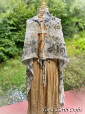 画像9: 薬草・草木染めエコプリント x ふわふわメキシココットン 大判ショール 手染めボタニカルダイ 押し花染め ナチュラルファッション＊ストール/巻きスカート/羽織り*ハンドメイド 天然染料 天然素材 冷房対策 日除け プレゼント ギフト スカーフ  (9)