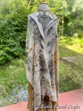 画像2: 薬草・草木染めエコプリント x ふわふわメキシココットン 大判ショール 手染めボタニカルダイ 押し花染め ナチュラルファッション＊ストール/巻きスカート/羽織り*ハンドメイド 天然染料 天然素材 冷房対策 日除け プレゼント ギフト スカーフ  (2)