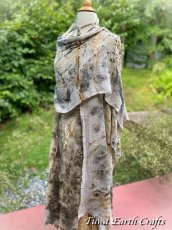 画像7: 薬草・草木染めエコプリント x ふわふわメキシココットン 大判ショール 手染めボタニカルダイ 押し花染め ナチュラルファッション＊ストール/巻きスカート/羽織り*ハンドメイド 天然染料 天然素材 冷房対策 日除け プレゼント ギフト スカーフ  (7)