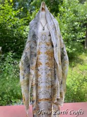 画像20: 薬草・草木染めエコプリント x ふわふわメキシココットン 大判ショール 手染めボタニカルダイ 押し花染め 自然派ナチュラルファッション＊ストール/巻きスカート/羽織り*ハンドメイド 薬草魔女 天然染料 天然素材 冷房対策 日除け プレゼント ギフト スカーフ  (20)