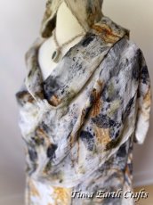 画像19: フード付き 薬草・草木染めエコプリント x ふわふわメキシココットン 大判ショール 手染めボタニカルダイ 押し花染め ナチュラルファッション＊ストール/羽織り/カーディガン*ハンドメイド 天然染料 天然素材 冷房対策 日除け プレゼント ギフト スカーフ  (19)