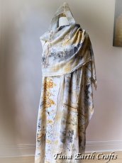 画像8: 薬草・草木染めエコプリント x ふわふわメキシココットン 大判ショール 手染めボタニカルダイ 押し花染め 自然派ナチュラルファッション＊ストール/巻きスカート/羽織り*ハンドメイド 薬草魔女 天然染料 天然素材 冷房対策 日除け プレゼント ギフト スカーフ  (8)