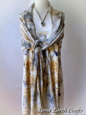 画像12: 薬草・草木染めエコプリント x ふわふわメキシココットン 大判ショール 手染めボタニカルダイ 押し花染め 自然派ナチュラルファッション＊ストール/巻きスカート/羽織り*ハンドメイド 薬草魔女 天然染料 天然素材 冷房対策 日除け プレゼント ギフト スカーフ  (12)