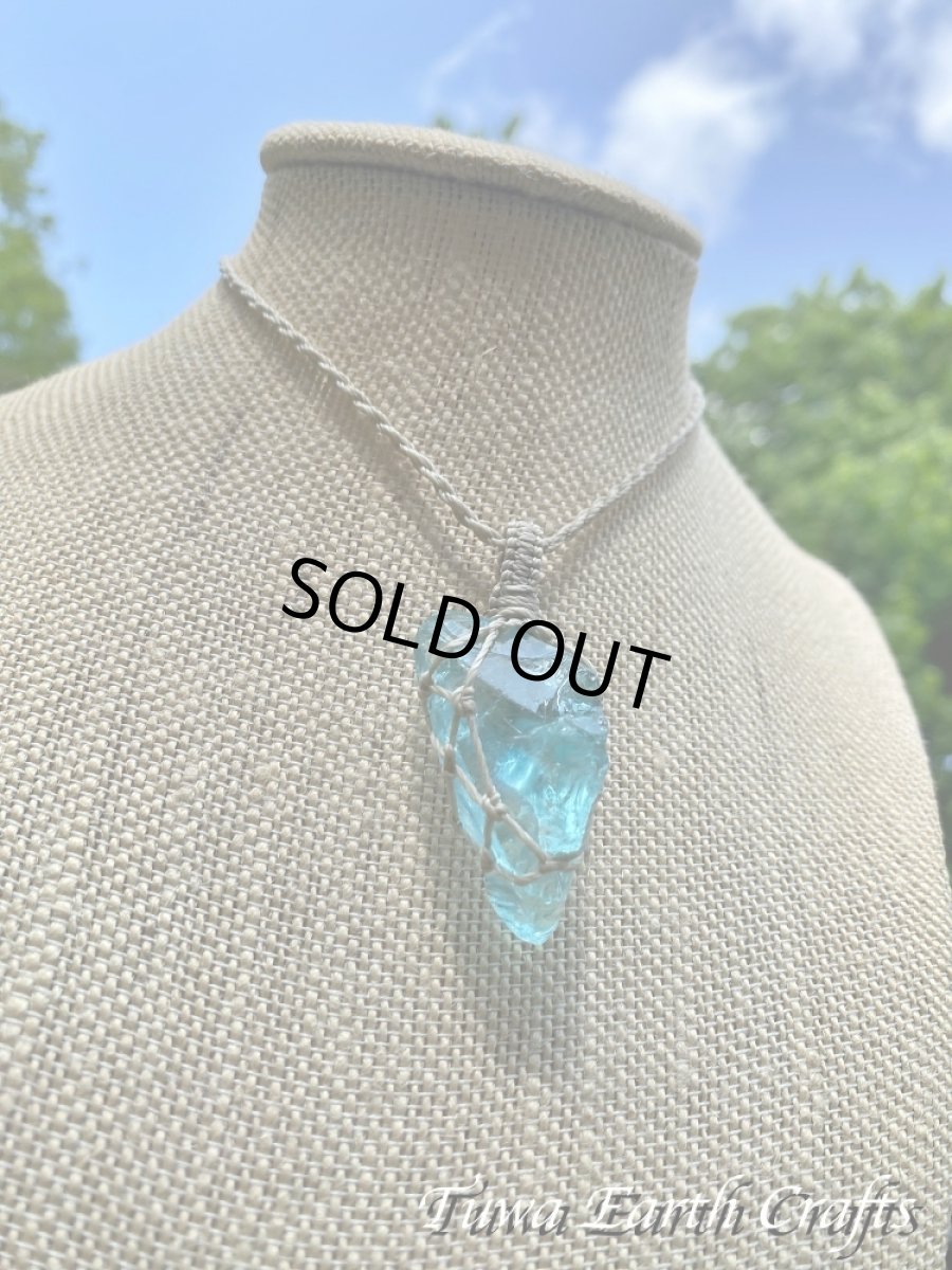 画像9: 石全長4cm大ぶり 高品質アンダラクリスタル(シエラネバダ産)ネックレス・ペンダント ブルートパーズ アクアブルー 原石 宝石質 シンプル&ナチュラル マクラメ 1点もの  天然石 ハンドメイドアクセサリー スピリチュアル お守り ヒーリングジュエリー 金属アレルギー対応  (9)