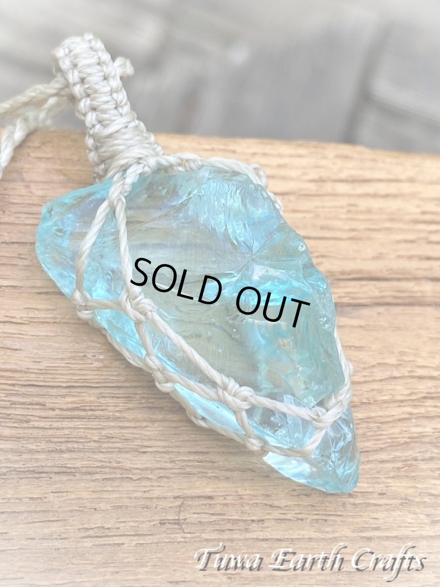 画像16: 石全長4cm大ぶり 高品質アンダラクリスタル(シエラネバダ産)ネックレス・ペンダント ブルートパーズ アクアブルー 原石 宝石質 シンプル&ナチュラル マクラメ 1点もの  天然石 ハンドメイドアクセサリー スピリチュアル お守り ヒーリングジュエリー 金属アレルギー対応  (16)