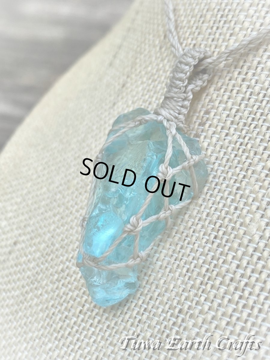 画像12: 石全長4cm大ぶり 高品質アンダラクリスタル(シエラネバダ産)ネックレス・ペンダント ブルートパーズ アクアブルー 原石 宝石質 シンプル&ナチュラル マクラメ 1点もの  天然石 ハンドメイドアクセサリー スピリチュアル お守り ヒーリングジュエリー 金属アレルギー対応  (12)