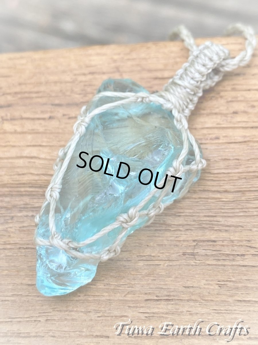 画像17: 石全長4cm大ぶり 高品質アンダラクリスタル(シエラネバダ産)ネックレス・ペンダント ブルートパーズ アクアブルー 原石 宝石質 シンプル&ナチュラル マクラメ 1点もの  天然石 ハンドメイドアクセサリー スピリチュアル お守り ヒーリングジュエリー 金属アレルギー対応  (17)