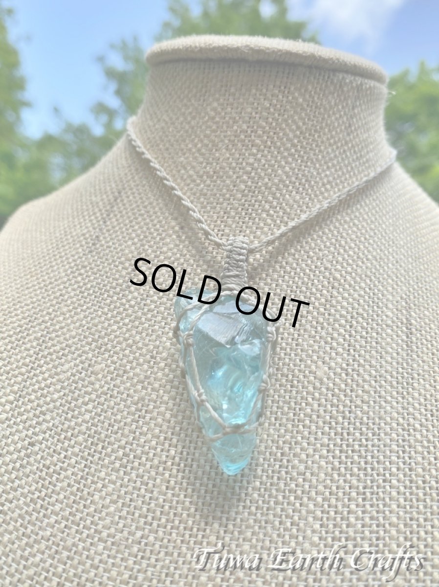 画像8: 石全長4cm大ぶり 高品質アンダラクリスタル(シエラネバダ産)ネックレス・ペンダント ブルートパーズ アクアブルー 原石 宝石質 シンプル&ナチュラル マクラメ 1点もの  天然石 ハンドメイドアクセサリー スピリチュアル お守り ヒーリングジュエリー 金属アレルギー対応  (8)