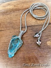 画像25: 石全長4cm大ぶり 高品質アンダラクリスタル(シエラネバダ産)ネックレス・ペンダント ブルートパーズ アクアブルー 原石 宝石質 シンプル&ナチュラル マクラメ 1点もの  天然石 ハンドメイドアクセサリー スピリチュアル お守り ヒーリングジュエリー 金属アレルギー対応  (25)