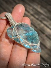 画像24: 石全長4cm大ぶり 高品質アンダラクリスタル(シエラネバダ産)ネックレス・ペンダント ブルートパーズ アクアブルー 原石 宝石質 シンプル&ナチュラル マクラメ 1点もの  天然石 ハンドメイドアクセサリー スピリチュアル お守り ヒーリングジュエリー 金属アレルギー対応  (24)