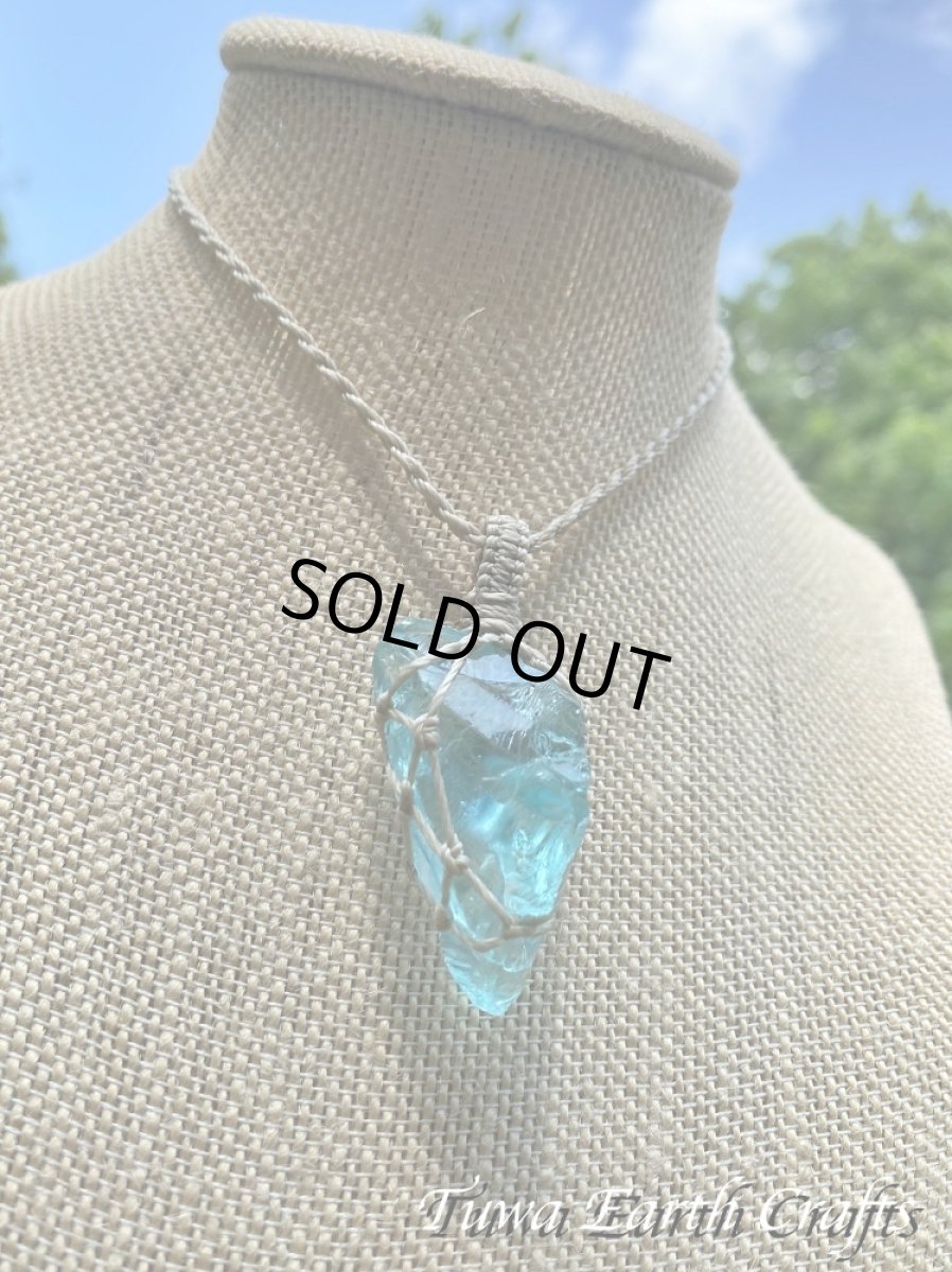 画像7: 石全長4cm大ぶり 高品質アンダラクリスタル(シエラネバダ産)ネックレス・ペンダント ブルートパーズ アクアブルー 原石 宝石質 シンプル&ナチュラル マクラメ 1点もの  天然石 ハンドメイドアクセサリー スピリチュアル お守り ヒーリングジュエリー 金属アレルギー対応  (7)