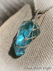 画像3: 石全長4cm大ぶり 高品質アンダラクリスタル(シエラネバダ産)ネックレス・ペンダント ブルートパーズ アクアブルー 原石 宝石質 シンプル&ナチュラル マクラメ 1点もの  天然石 ハンドメイドアクセサリー スピリチュアル お守り ヒーリングジュエリー 金属アレルギー対応  (3)