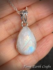 画像14: 【直感力アップ・潜在能力を引き出す】高品質レインボームーンストーン ペンダントトップ ファントム入り ヒーリングストーン ジュエリー天然石アクセサリー スピリチュアル 恋愛成就お守り (14)