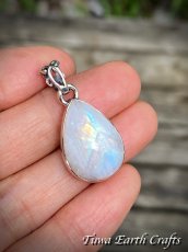 画像4: 【直感力アップ・潜在能力を引き出す】高品質レインボームーンストーン ペンダントトップ ファントム入り ヒーリングストーン ジュエリー天然石アクセサリー スピリチュアル 恋愛成就お守り (4)