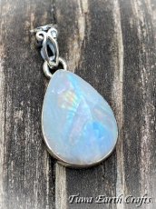 画像1: 【直感力アップ・潜在能力を引き出す】高品質レインボームーンストーン ペンダントトップ ファントム入り ヒーリングストーン ジュエリー天然石アクセサリー スピリチュアル 恋愛成就お守り (1)