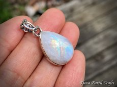 画像10: 【直感力アップ・潜在能力を引き出す】高品質レインボームーンストーン ペンダントトップ ファントム入り ヒーリングストーン ジュエリー天然石アクセサリー スピリチュアル 恋愛成就お守り (10)