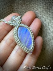 画像16: 【直感力アップ・潜在能力を引き出す】大ぶり高品質ロイヤルブルームーンストーン　ペンダント・ネックレス 1点もの 生成り シンプル＆ナチュラル 天然石パワーストーンお守りアクセサリー マクラメ ハンドメイド 癒し効果　6月誕生石 (16)