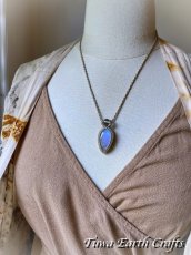 画像21: 【直感力アップ・潜在能力を引き出す】大ぶり高品質ロイヤルブルームーンストーン　ペンダント・ネックレス 1点もの 生成り シンプル＆ナチュラル 天然石パワーストーンお守りアクセサリー マクラメ ハンドメイド 癒し効果　6月誕生石 (21)