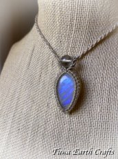 画像40: 【直感力アップ・潜在能力を引き出す】大ぶり高品質ロイヤルブルームーンストーン　ペンダント・ネックレス 1点もの 生成り シンプル＆ナチュラル 天然石パワーストーンお守りアクセサリー マクラメ ハンドメイド 癒し効果　6月誕生石 (40)