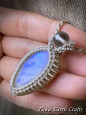 画像19: 【直感力アップ・潜在能力を引き出す】大ぶり高品質ロイヤルブルームーンストーン　ペンダント・ネックレス 1点もの 生成り シンプル＆ナチュラル 天然石パワーストーンお守りアクセサリー マクラメ ハンドメイド 癒し効果　6月誕生石 (19)