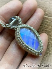 画像7: 【直感力アップ・潜在能力を引き出す】大ぶり高品質ロイヤルブルームーンストーン　ペンダント・ネックレス 1点もの 生成り シンプル＆ナチュラル 天然石パワーストーンお守りアクセサリー マクラメ ハンドメイド 癒し効果　6月誕生石 (7)