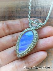 画像10: 【直感力アップ・潜在能力を引き出す】大ぶり高品質ロイヤルブルームーンストーン　ペンダント・ネックレス 1点もの 生成り シンプル＆ナチュラル 天然石パワーストーンお守りアクセサリー マクラメ ハンドメイド 癒し効果　6月誕生石 (10)