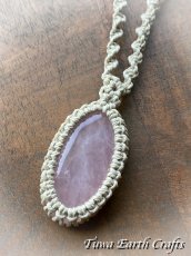 画像11: 全長4.3cm大ぶり【愛と平和のシンボル】高品質ローズクォーツ ペンダント/ネックレス チョーカー*1点もの シンプル＆ナチュラル 生成りヘンプ素材*ヒーリング天然石パワーストーンお守りハンドメイド マクラメ編みアクセサリー (11)