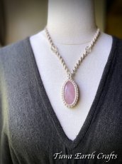 画像9: 全長4.3cm大ぶり【愛と平和のシンボル】高品質ローズクォーツ ペンダント/ネックレス チョーカー*1点もの シンプル＆ナチュラル 生成りヘンプ素材*ヒーリング天然石パワーストーンお守りハンドメイド マクラメ編みアクセサリー (9)