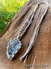 画像10: 全長4.5cm大ぶり♪ 高品質アンダラクリスタル（シエラネバダ産）ネックレス・ペンダント アクアセレニティ 薄水色 クリアアクアブルー ペールブルー ヘンプ 麻紐 生成り シンプル＆ナチュラル マクラメ 1点もの ハンドメイドアクセサリー スピリチュアル ヒーリングジュエリー　邪気除け 電磁波対策 お守り (10)