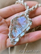 画像19: 全長4.5cm大ぶり♪ 高品質アンダラクリスタル（シエラネバダ産）ネックレス・ペンダント アクアセレニティ 薄水色 クリアアクアブルー ペールブルー ヘンプ 麻紐 生成り シンプル＆ナチュラル マクラメ 1点もの ハンドメイドアクセサリー スピリチュアル ヒーリングジュエリー　邪気除け 電磁波対策 お守り (19)