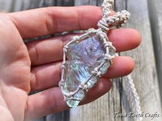 画像11: 全長4.5cm大ぶり♪ 高品質アンダラクリスタル（シエラネバダ産）ネックレス・ペンダント アクアセレニティ 薄水色 クリアアクアブルー ペールブルー ヘンプ 麻紐 生成り シンプル＆ナチュラル マクラメ 1点もの ハンドメイドアクセサリー スピリチュアル ヒーリングジュエリー　邪気除け 電磁波対策 お守り (11)