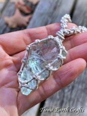 画像6: 全長4.5cm大ぶり♪ 高品質アンダラクリスタル（シエラネバダ産）ネックレス・ペンダント アクアセレニティ 薄水色 クリアアクアブルー ペールブルー ヘンプ 麻紐 生成り シンプル＆ナチュラル マクラメ 1点もの ハンドメイドアクセサリー スピリチュアル ヒーリングジュエリー　邪気除け 電磁波対策 お守り (6)