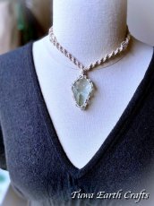 画像17: 全長4.5cm大ぶり♪ 高品質アンダラクリスタル（シエラネバダ産）ネックレス・ペンダント アクアセレニティ 薄水色 クリアアクアブルー ペールブルー ヘンプ 麻紐 生成り シンプル＆ナチュラル マクラメ 1点もの ハンドメイドアクセサリー スピリチュアル ヒーリングジュエリー　邪気除け 電磁波対策 お守り (17)