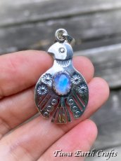 画像3: 【直感力アップ・潜在能力を引き出す】高品質レイボームーンストーン ペンダントトップ 1点もの★ヒーリングストーン天然石パワーストーンお守りアクセサリー ヒーリングジュエリー  (3)