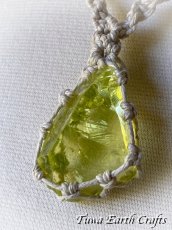 画像32: 【霊的成長・変革を促す】石全長4.3cm大ぶり 高品質アンダラクリスタル（シエラネバダ産）ネックレス・ペンダント ソラリス/エンジェルオーラ イエロー シンプル＆ナチュラル マクラメ 1点もの ハンドメイドアクセサリー スピリチュアル　お守り ヒーリングジュエリー 第12チャクラ対応 (32)