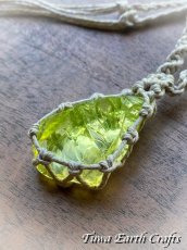 画像15: 【霊的成長・変革を促す】石全長4.3cm大ぶり 高品質アンダラクリスタル（シエラネバダ産）ネックレス・ペンダント ソラリス/エンジェルオーラ イエロー シンプル＆ナチュラル マクラメ 1点もの ハンドメイドアクセサリー スピリチュアル　お守り ヒーリングジュエリー 第12チャクラ対応 (15)