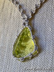 画像21: 【霊的成長・変革を促す】石全長4.3cm大ぶり 高品質アンダラクリスタル（シエラネバダ産）ネックレス・ペンダント ソラリス/エンジェルオーラ イエロー シンプル＆ナチュラル マクラメ 1点もの ハンドメイドアクセサリー スピリチュアル　お守り ヒーリングジュエリー 第12チャクラ対応 (21)