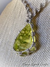 画像25: 【霊的成長・変革を促す】石全長4.3cm大ぶり 高品質アンダラクリスタル（シエラネバダ産）ネックレス・ペンダント ソラリス/エンジェルオーラ イエロー シンプル＆ナチュラル マクラメ 1点もの ハンドメイドアクセサリー スピリチュアル　お守り ヒーリングジュエリー 第12チャクラ対応 (25)