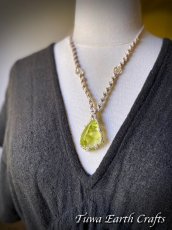 画像28: 【霊的成長・変革を促す】石全長4.3cm大ぶり 高品質アンダラクリスタル（シエラネバダ産）ネックレス・ペンダント ソラリス/エンジェルオーラ イエロー シンプル＆ナチュラル マクラメ 1点もの ハンドメイドアクセサリー スピリチュアル　お守り ヒーリングジュエリー 第12チャクラ対応 (28)